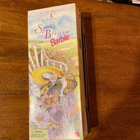 ✨ Vintage NRFB Spring Blossom Barbie ~ Avon exclusive - Picture 4 of 6